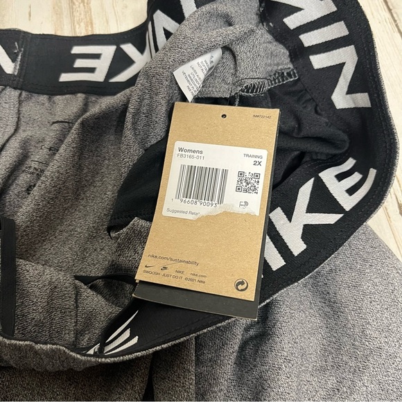 Nike Dri-FIT Attack Women's Mid-Rise 5" Unlined Training Shorts (Plus SZ) 2X - Picture 7 of 8